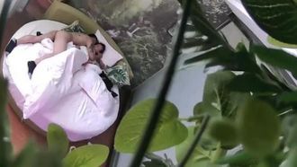 The plump and sexy beauty was unwilling to have sex with a tattooed man whom she had just met in a hotel. The man threw her down on the bed three times and finally forced him into her. After that, she cooperated obediently when they fucked her again!.MP4