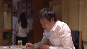 補正下着屋の女房 夫のために通販番組で商品モデルになる美人妻 ゆいの
