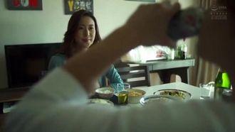 となり妻背徳の昼下がり松下紗栄子