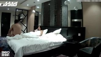 Bloody Recommendation - A rare room candid shot of a beautiful young woman with long hair and elegant temperament. When she met a netizen at the hotel, suddenly the netizen's friend came in and asked for a threesome. The young woman did not agree and was fucked hard by the netizen!