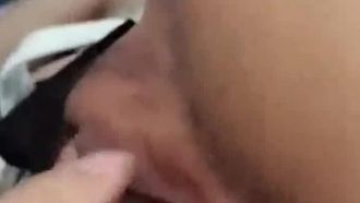 美乳性感網紅大奶美女劇情演繹在客廳吃飯穿著太暴露被下班回來的姐夫強上了,說：姐夫你好大,用力點射我逼裡!1