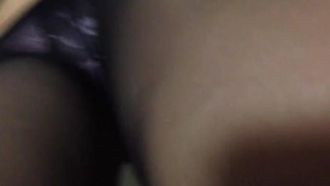 最後に、引っ越してきたばかりの気の良い隣人女性をゲットしました。彼女はスレンダーでセクシーな体型をしていて、率先して自撮りをしてこう言いました。「あなたの顔に射精してください、私はふしだらな女です、とても気持ちいいです。」ファック、ファック、私の小さなふしだらな女！ 1