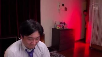 SSNI-519-CN 我們將邀請您體驗從未體驗過的深刻而精緻的快樂，據說比裸體更色情的高級內衣沙龍。