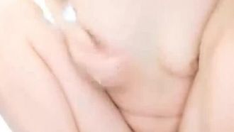 爸爸快来看我洗澡萝莉主播吃完火腿肠和爸爸草逼哈哈爸爸问女儿最近赚了多少钱1