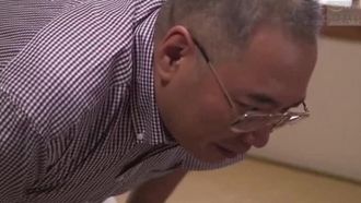 我的妻子被轮奸了。豪华巴士～想看她被多个男人操～