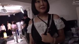 AVOP-CD1 即使当我被用作新玩具的测试对象并被迫潮吹时，我也说：“你想当导演，对吗？” “如果有人对我说，我是一个虐待狂，我什么也说不出来，只能哭着睡着。