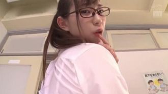 被双重天才荡妇耳语的诱惑姐姐三谷明里星名爱低声说。