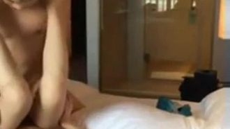最後に、私はガールフレンドの美しい親友の手を手に入れ、彼女がエクスタシーで叫び声を上げて彼女をセックスする前に、彼女を数回セックスしました。