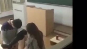 门事件网络疯传的“金坛二中黄老师”和“胡金戈”教室演活