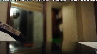 國中同學帶到酒吧嗨一下吃點宵夜然後賓館開草，幹上淫叫聲