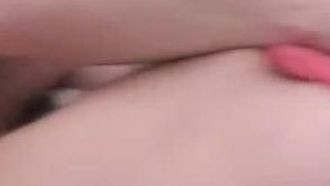 9 한 남자가 그 여자의 문이 열려 있는 것을 보고 침입하여 속옷으로 그 여자의 머리를 가리고 강간하였다.