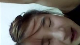 把妹子都干哭了，直叫不要
