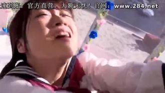 出现的MM No.女学生唯一的魔镜 素人女学生生平第一次在阴道内与大鸡巴做爱！ ！巨大的拧紧紧阴部