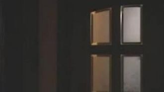 《强奸》【看着老婆被轮奸】老婆被性侵，老公在一旁看着却无能为力夫目前犯 侵入者