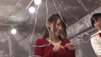 Aim! Prize money of 10,000 yen! Remote Bible Bull! electric current ear stick