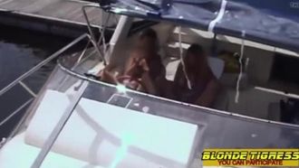 2素人露出狂レズママ
