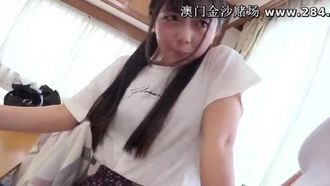 AKDL-008 【シンママ動画】 お子さんが隣室にいる中で必死に声を押し殺しながらも感じている美人妻 りおん24歳 泉りおん