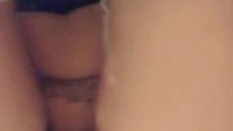 長髮妹子漏逼小秀脫下內褲自摸掰開逼逼給你看