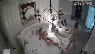 白皙性感的漂亮美女和自稱很厲害的大叔酒店約啪