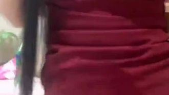 色白でロングヘアのイケメンキャスターが服を脱いで小道具を使ってオナニーする第3弾。
