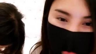 两个骚气少妇双女道具秀带假jj抽插按摩器震动逼逼翘着屁
