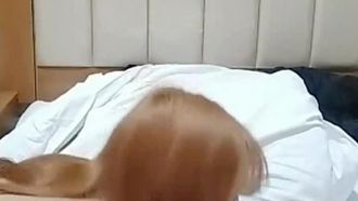 连体黑丝情趣骚浪女自慰勾引哥哥干她