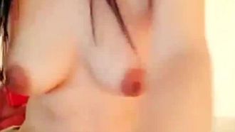 巨乳人妻慾求不滿開性愛直播~巨乳上下激烈震盪~摸雞仔兼