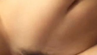 巨乳妹白色襯衫誘惑秀沙發上漏奶漏逼擺弄各種姿勢誘人