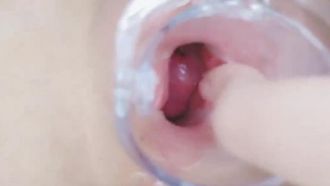 最新のリークでは、新しく昇進したインターネット有名人の美食家の西西江さんが、大胆で代替的なオナニー方法を使用していることがわかり、内視鏡でピンク色の膣の内部を観察し、そこに指を挿入して2V1を刺激していることが明らかになりました。