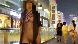 Tumblrのトップインターネットセレブ175の9頭身で足の長い若いモデルHEELSが名前を「Call Me」に変更
