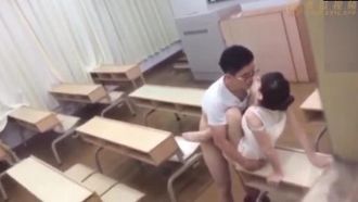 During free time in class, I discovered that my friend who was the top student was having sex with the class beauty.