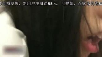 Twitterの有名人Tu Ya姉妹の援助交際の自撮り写真が大金で再生され、彼女は再生をやめられなかった