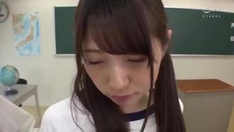SW-589 ブルマ穿いてるし全然OK！ 教室で着替えるクラスメイトが、パンチラ防止のブルマと体操着姿になって「男の子ってこういうの好