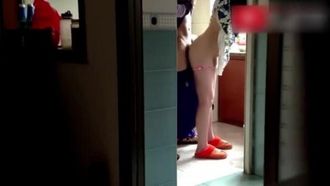 儿子的肉棒让妈妈淫叫又高潮