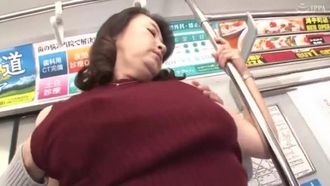 IRO-不道德的母子猥褻列車 兒子摸了卻不知道是母親，母親Riku Mizusawa感覺到了卻不知道是兒子
