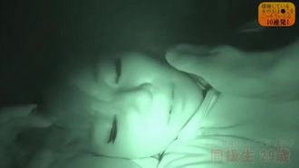 폭수하고 있는 여자의 오마 ●코를 몰래 만지는 10연발! (1)
