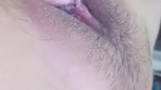 [Domestic Masturbation Live Broadcast] The gun machine penetrates quickly and deeply, moaning and screaming that it feels good