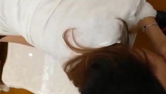 【国产自拍】修理电视顺便把女主人修理下