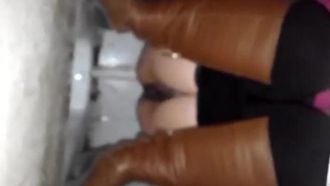 【厕所偷拍】三分钟的时间，让你感受什么叫胆大包天