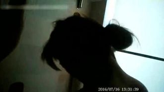 操瞒着男友出来援交的大学美女，刚就去就说：痛，受不了了，持久，比对象干的时间长！真