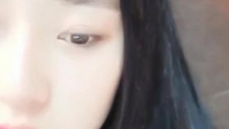 96年學舞蹈的籮莉系超可愛萌妹子主播直播無內一字馬,可解鎖嘗試各種新奇姿勢