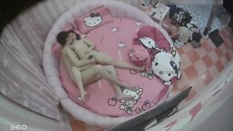 ラブホテルの水滴カメラは、TP試験を受けてリラックスするために出てきたカップルを監視しており、彼らは非常に知識が豊富です。
