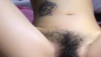 【國產自拍直播】騷氣紋身少婦牛奶濕身按摩器自慰出白漿