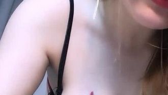 高颜值极品美乳美女主播穿着露乳情趣内衣 乳形极佳揉奶舔奶 十分诱人