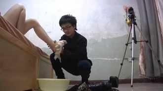 北京文藝小青年假扮導演簡陋出租屋套路採訪坐檯小姐自拍小電影看對白我忍不住笑噴了