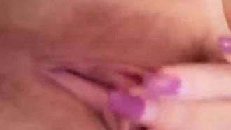 Beautiful college student anchor [Chou Xi] Welfare short video showing her whole face, naked and touching herself, her body is slim and her pussy is pink and tender