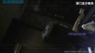 91康先生9月新作-应91网友赞助再次前往武汉操99年武汉幼教美女小小制服定制版,边吃鸡巴边和男友讲电话,近景拍摄!