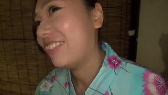 田舎で育った母性の肉体…農家の嫁 秋乃さくら 32歳 開脚して海へ 後編