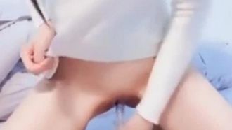 【国産】ネットセレブ娘 - プライベートのおもちゃのバイブを穴に挿入し、クリスタルロッドを追加して、透き通った白いジュースの音、オーガズムのうめき声と刺激で水をいじめます