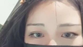 无毛一线天粉木耳奈奈7.27一多秀身材丰满性感一线天粉穴水汪汪坐在马桶上飙尿